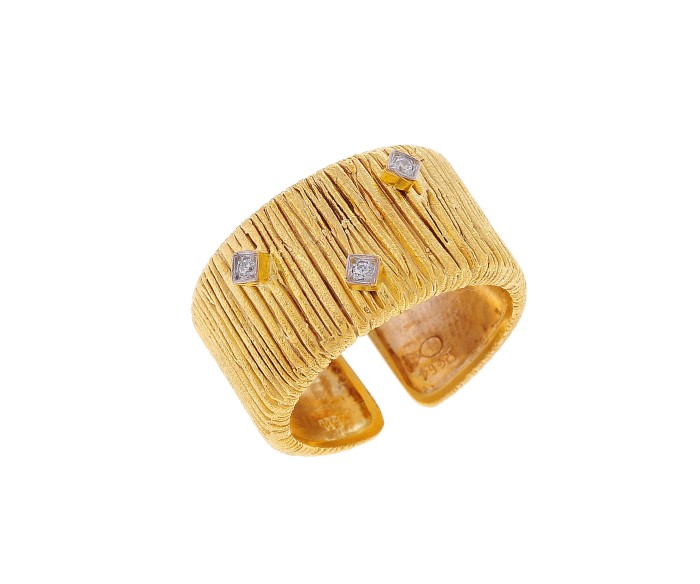 Δαχτυλίδι χειροποίητο, γυναικείο απο κίτρινο χρυσό και λευκά φυσικά διαμάντια.
